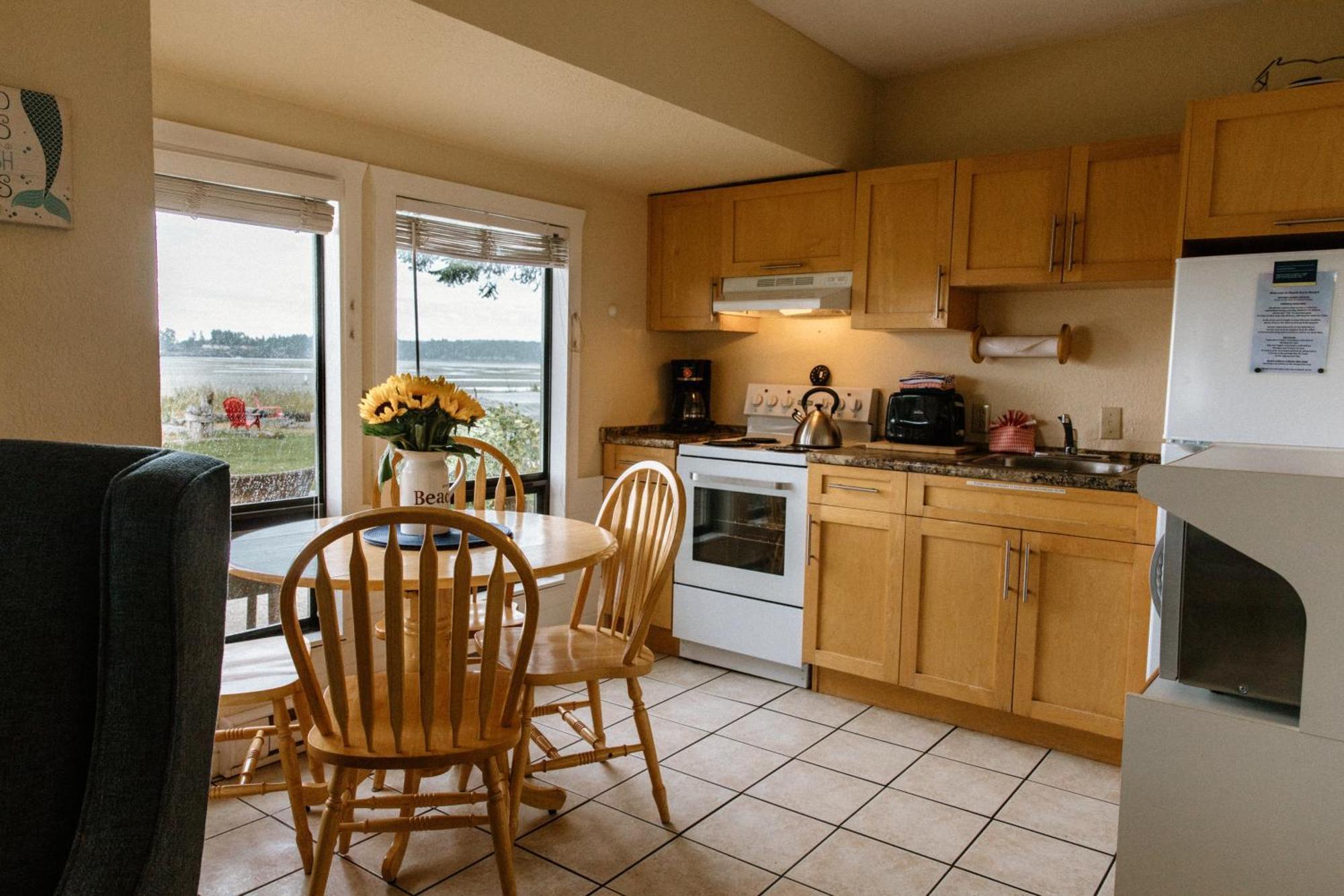 Beach Acres Resort Parksville Room photo
